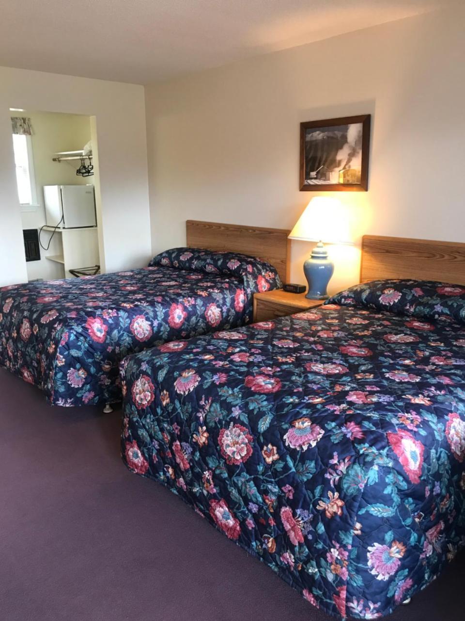 Four Seasons Motor Motel
