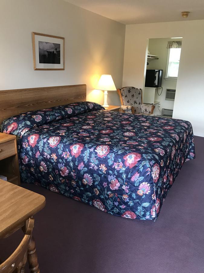 Four Seasons Motor Motel Twin Mountain
