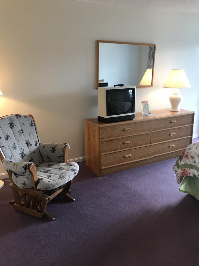 Four Seasons Motor Motel