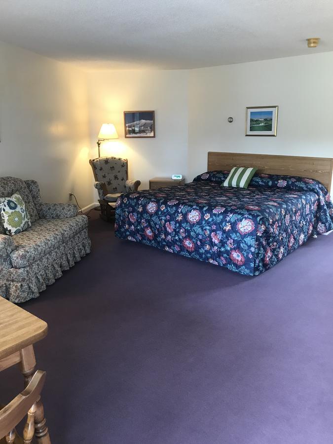 Four Seasons Motor Motel
